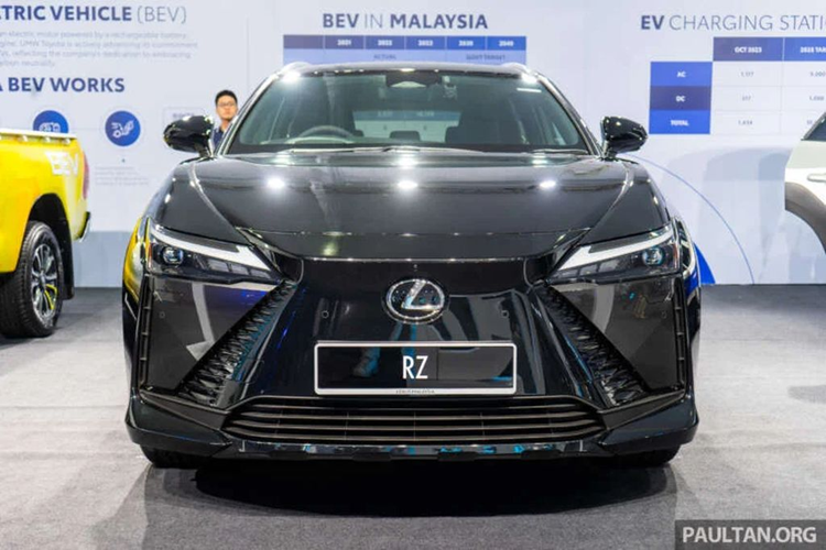 Lexus RZ 450e 