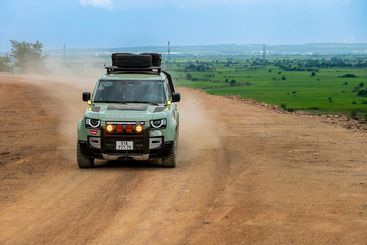 Land Rover Defender tien ty cua dai gia Viet sap 