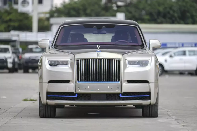 Can canh Rolls-Royce Phantom VIII 