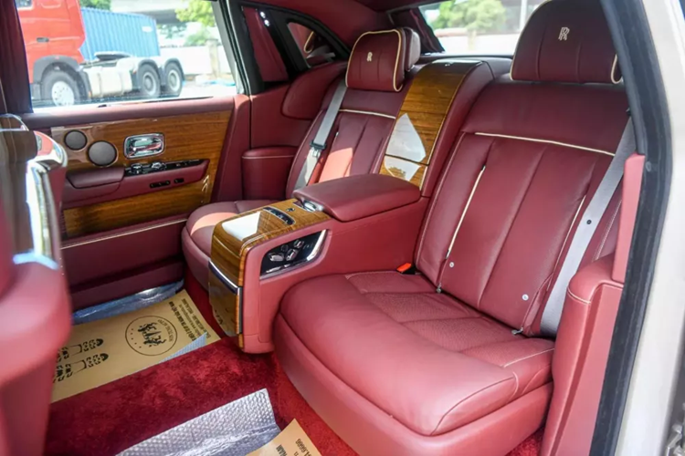 Can canh Rolls-Royce Phantom VIII 