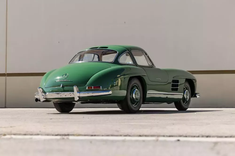 Mercedes-Benz 300SL Gullwing gia 59 ty dong, Qua Vu dang 