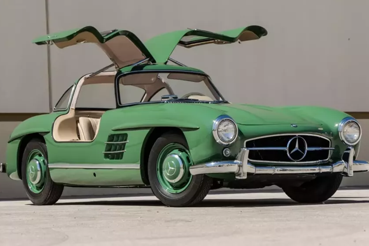 Mercedes-Benz 300SL Gullwing gia 59 ty dong, Qua Vu dang 