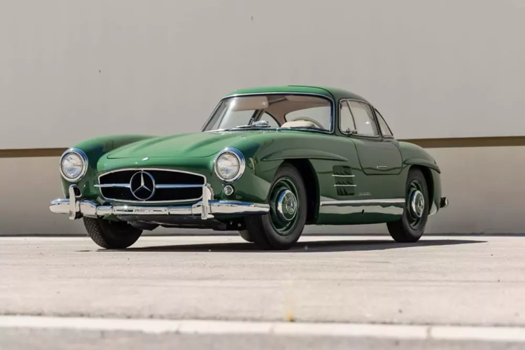 Mercedes-Benz 300SL Gullwing gia 59 ty dong, Qua Vu dang 