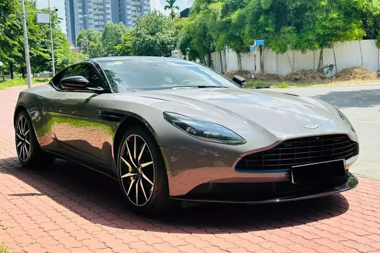 Dai gia Jacky rao ban Aston Martin DB11 