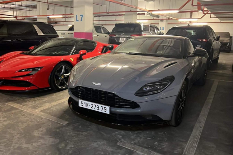 Dai gia Jacky rao ban Aston Martin DB11 