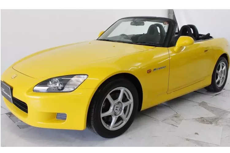 Honda S2000 tuoi doi 25 nam chay 1.200 km, ban gan 3 ty dong