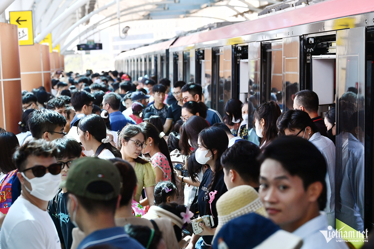 De lam duoc 10 tuyen metro, Ha Noi can co che dot pha.