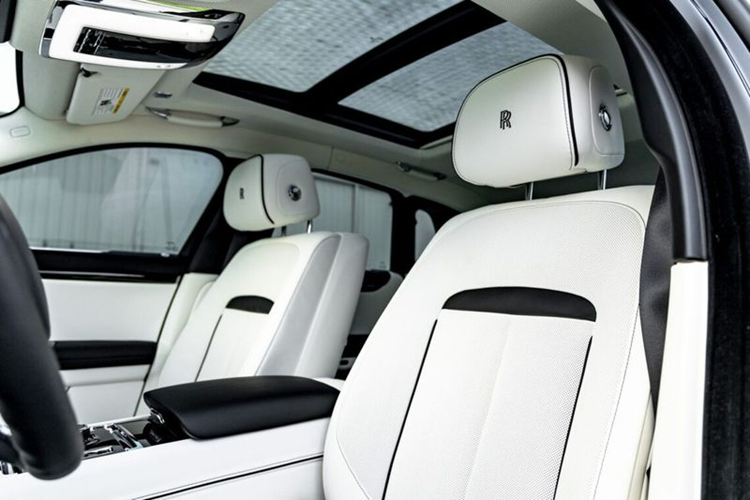 Rolls-Royce Ghost 2024 cua sao bong bau duc Tom Brady rao ban-Hinh-4