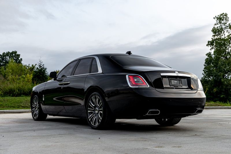 Rolls-Royce Ghost 2024 cua sao bong bau duc Tom Brady rao ban-Hinh-7