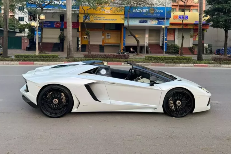 Lamborghini Aventador mui tran rao ban gan 17 ty dong o Ha Noi-Hinh-9