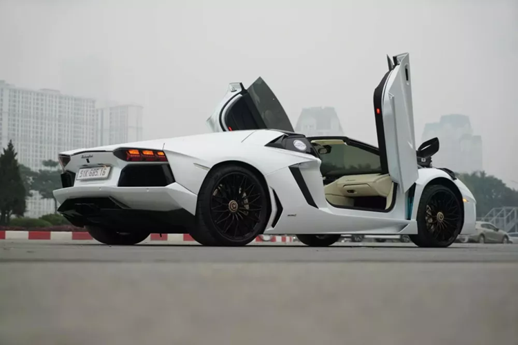 Lamborghini Aventador mui tran rao ban gan 17 ty dong o Ha Noi-Hinh-8