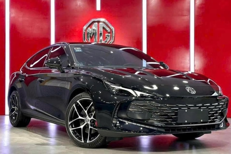 MG7 o at ve dai ly Viet, co gi dau Toyota Camry va Kia K5?-Hinh-3