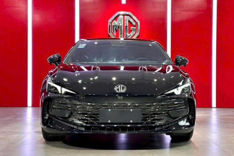 MG7 o at ve dai ly Viet, co gi dau Toyota Camry va Kia K5?-Hinh-4