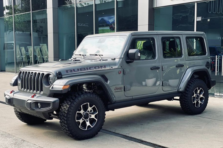 Gia xe Jeep Wrangler tai Viet Nam giam toi 800 trieu dong tai dai ly