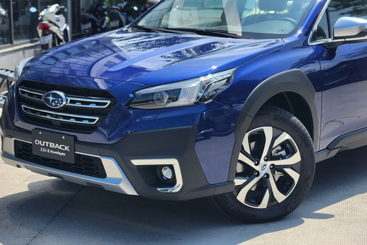 Subaru Outback tai Viet Nam giam gia 