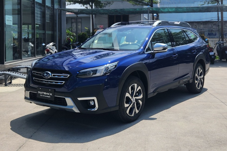 Subaru Outback tai Viet Nam giam gia 