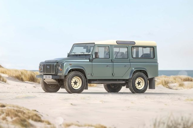 Land Rover hoi sinh Defender V8 voi ban nang cap Works Bespoke-Hinh-8