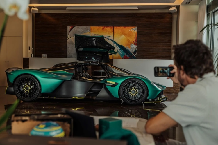 Aston Martin Valkyrie gia 92,8 ty dong ban giao cho tay dua F1-Hinh-7