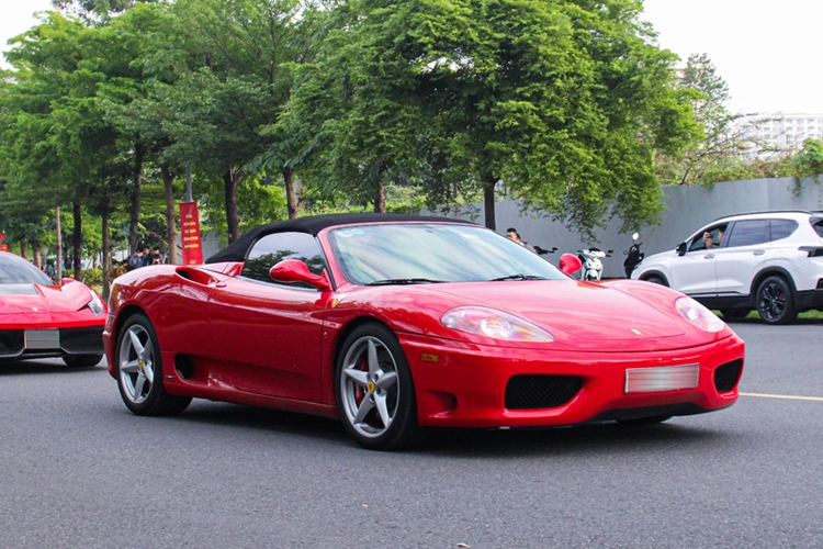 “Qua” Vu mang cap Ferrari 360 Spider tien ty toi Gumball 3000 2024-Hinh-7