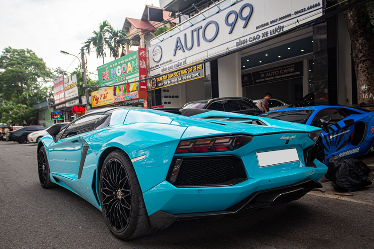 Lamborghini Aventador 