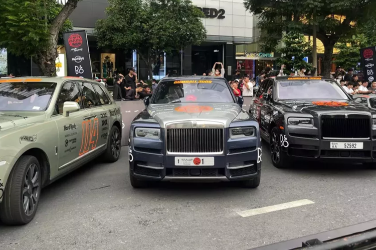 Rolls-Royce Cullinan bien so doc 1 cua hoang toc UAE o Viet Nam-Hinh-6