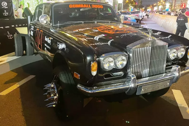 Rolls-Royce ban tai doc nhat, do chung nhieu nhat Gumball 3000