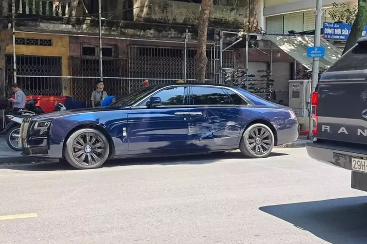 Rolls-Royce Ghost hon 33 ty dong bi Hyundai Kona 