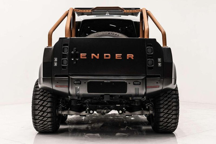 Land Rover Defender - 