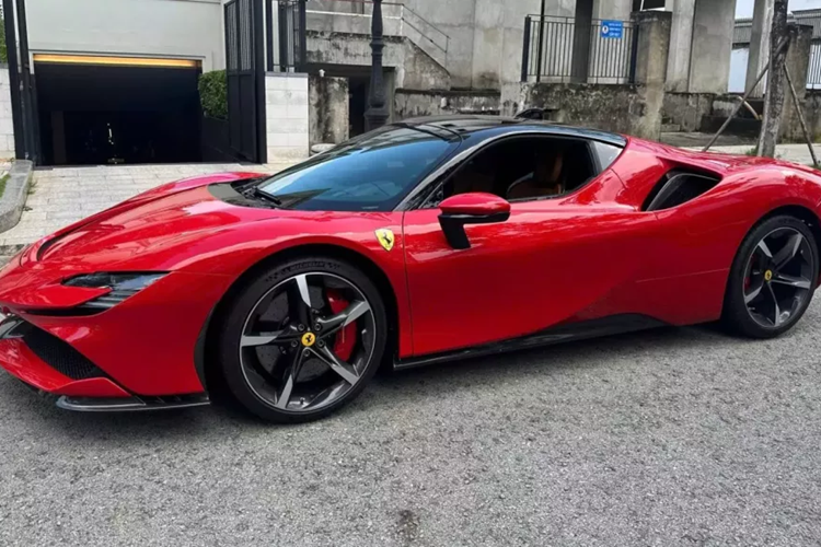 Sieu xe Ferrari SF90 Stradale dau tien ve Ha Noi, chi 23 ty dong