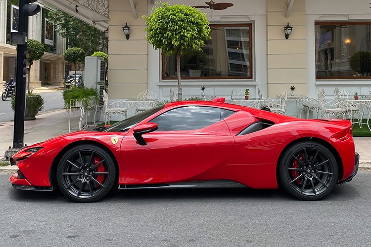Sieu xe Ferrari SF90 Stradale dau tien ve Ha Noi, chi 23 ty dong-Hinh-2