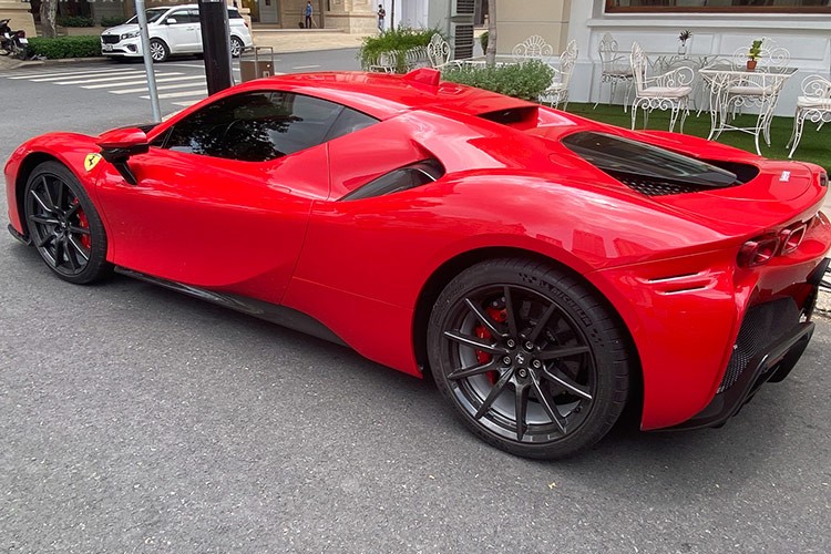 Sieu xe Ferrari SF90 Stradale dau tien ve Ha Noi, chi 23 ty dong-Hinh-3
