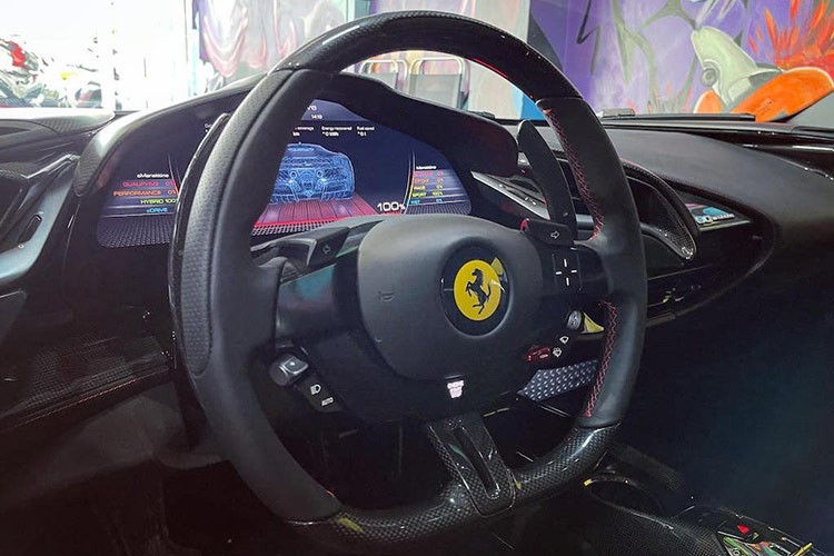 Sieu xe Ferrari SF90 Stradale dau tien ve Ha Noi, chi 23 ty dong-Hinh-6