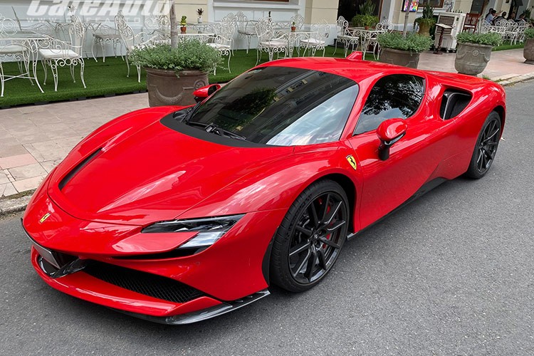 Sieu xe Ferrari SF90 Stradale dau tien ve Ha Noi, chi 23 ty dong-Hinh-9