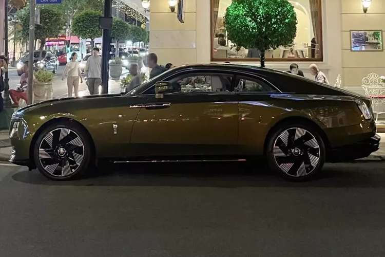 Rolls-Royce Spectre thu 2 cua dai gia Sai Gon, khong duoi 25 ty-Hinh-2