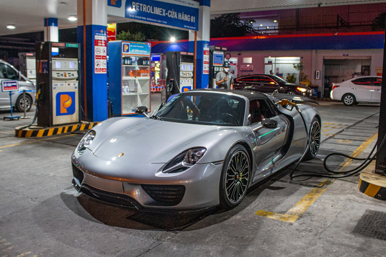 Dai gia Viet mua Porsche 918 Spyder trieu do nhung hang khong ban-Hinh-8