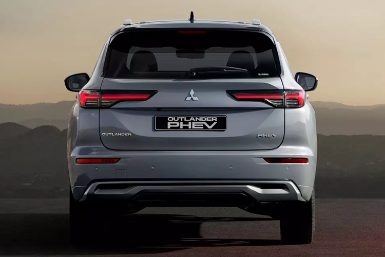 Mitsubishi Outlander PHEV 2025 trinh lang, “an” 0,8 lit xang/100 km-Hinh-12