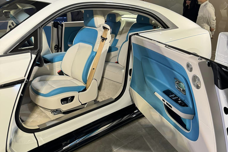 Tan thay bo doi Rolls-Royce Spectre hon 50 ty cua tai Sai Gon-Hinh-10