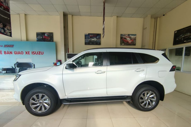 Isuzu mu-X - SUV e nhat Viet Nam giam 215 trieu co thoat e?-Hinh-7