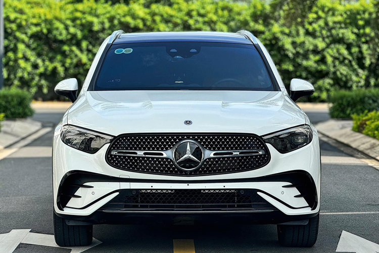 Mercedes-Benz GLC 300 gần 3 tỷ của Huyền Lizzie mới tậu có gì? - Hình 5 Mercedes-Benz GLC 300 gan 3 ty cua Huyen Lizzie moi tau co gi?-Hinh-5