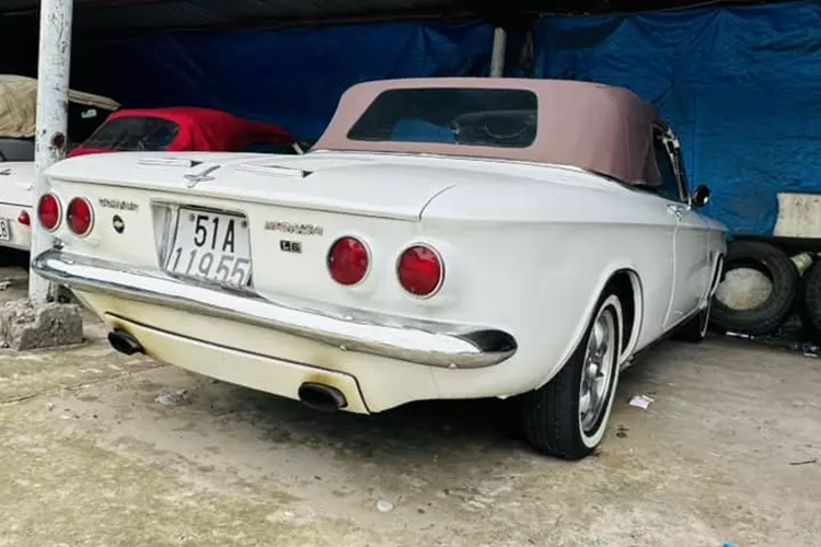 Tan thay Chevrolet Corvair Convertible 1964 