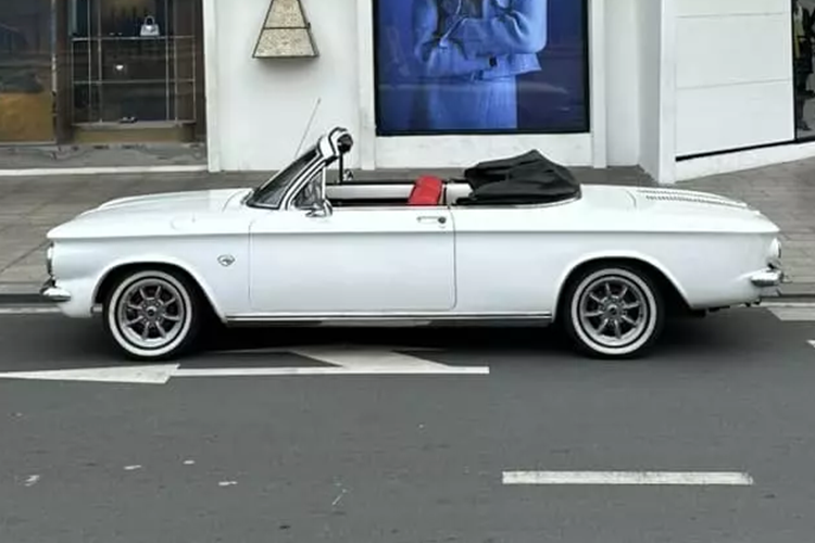 Tan thay Chevrolet Corvair Convertible 1964 