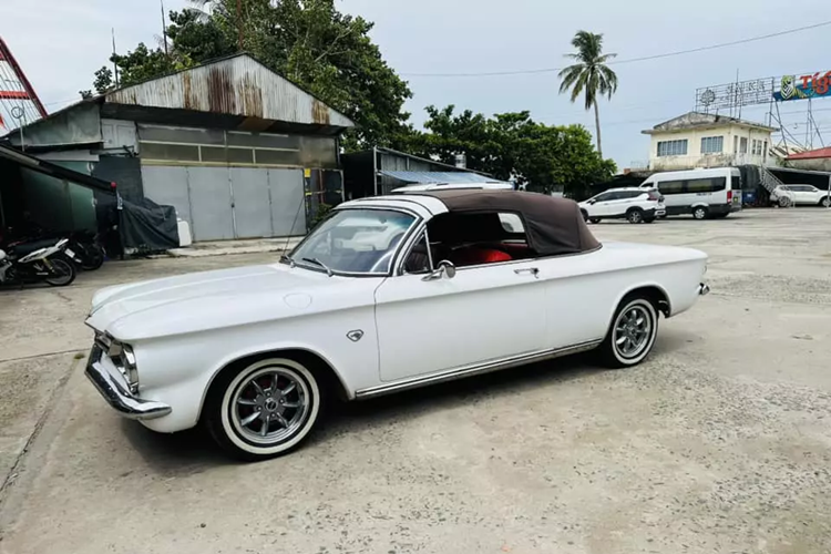 Tan thay Chevrolet Corvair Convertible 1964 