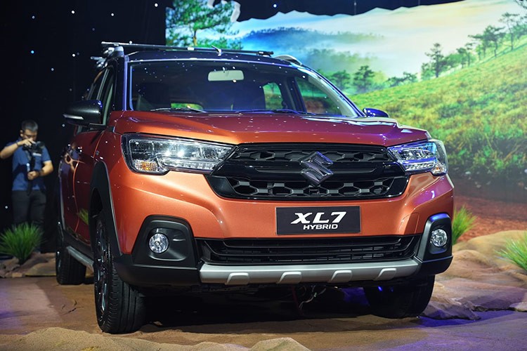 Suzuki XL7 hybrid vua ra mat Viet Nam da co doanh so an tuong