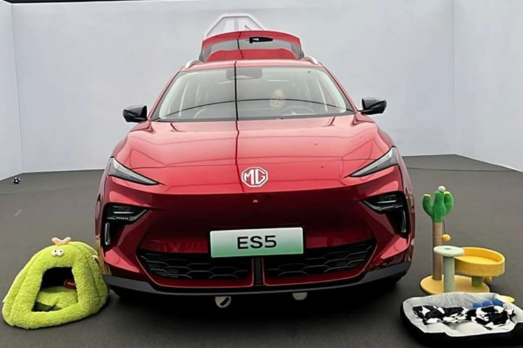 MG ES5 - CUV dien chay 525 km/sac, chi tu 331 trieu dong-Hinh-2