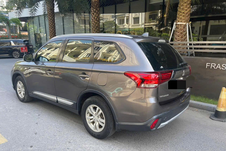 Mitsubishi Outlander 2016 rao ban 472 trieu dong, re ngang xe hang A-Hinh-10