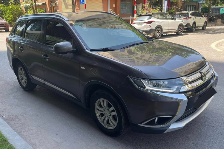 Mitsubishi Outlander 2016 rao ban 472 trieu dong, re ngang xe hang A-Hinh-2