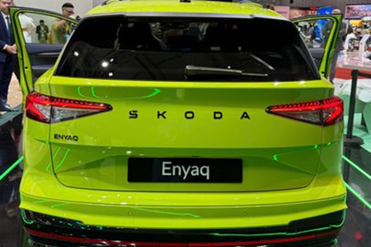 Can canh Skoda Enyaq iV chay 500km/ lan sac, 