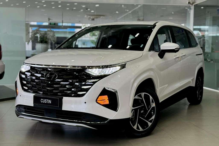 Hyundai Custin dang giam toi hon 50 trieu dong tai dai ly Viet-Hinh-2