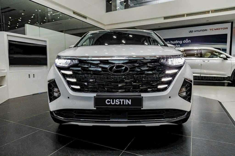 Hyundai Custin dang giam toi hon 50 trieu dong tai dai ly Viet-Hinh-3