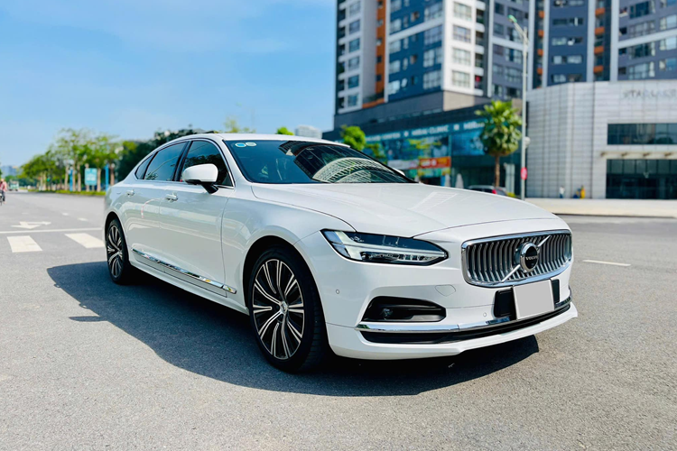 Volvo S90 LWB chay 2 nam, chu nhan 